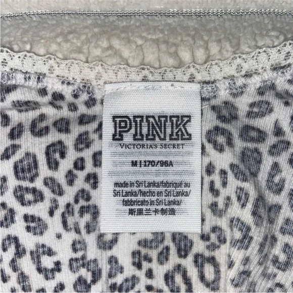 Set of Two Tank Tops Size Medium - Picture 4 of 7